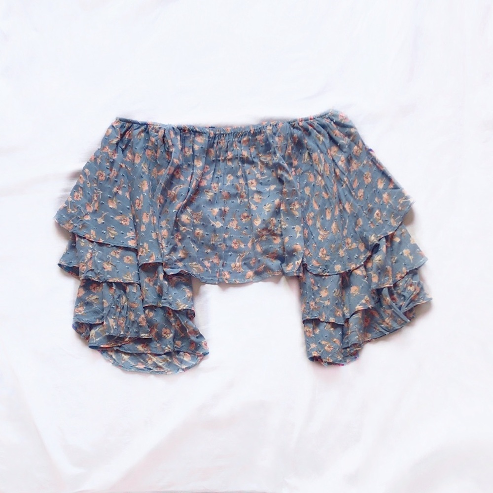 blue life ⋆ tiered sleeve crop top